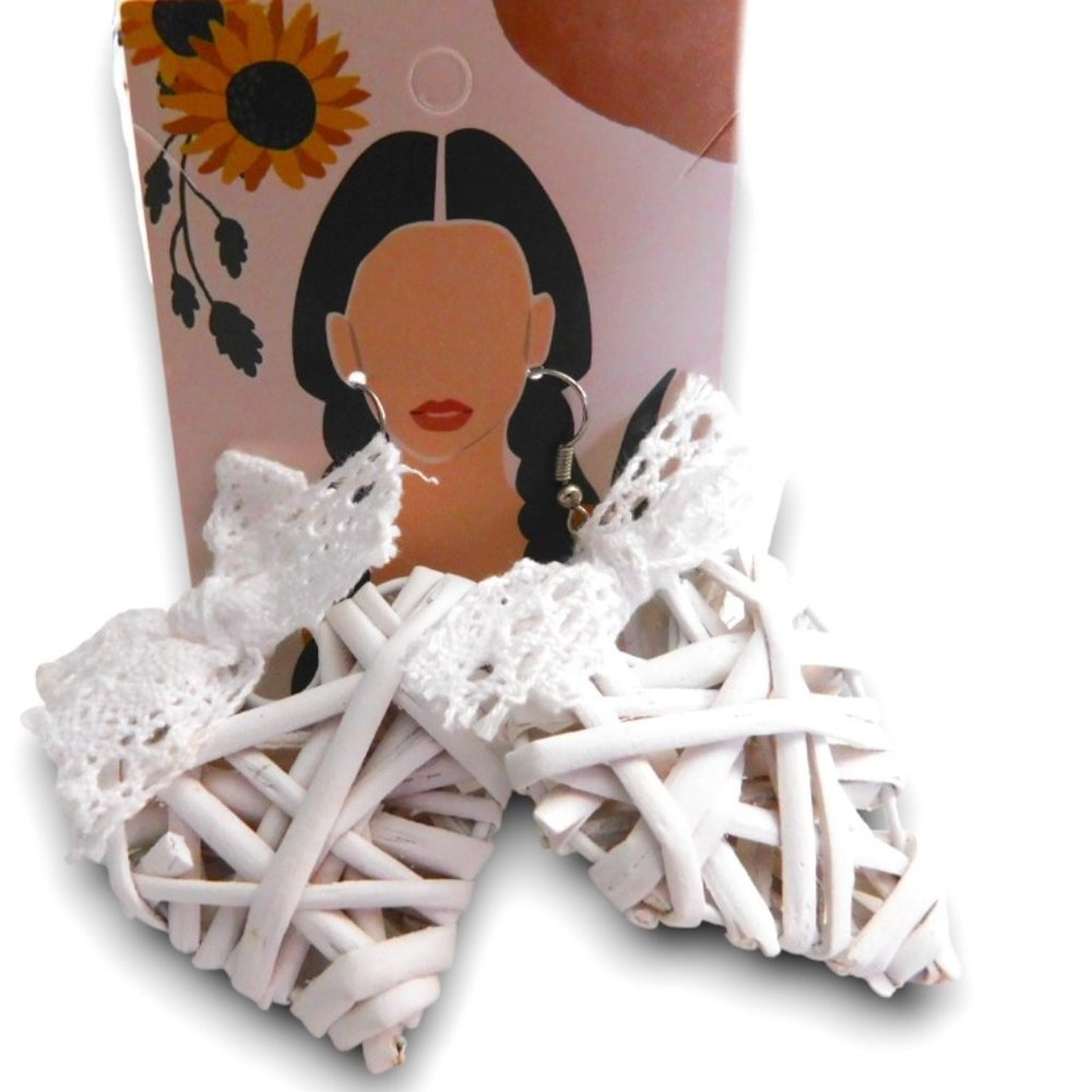 earring , wood , heart